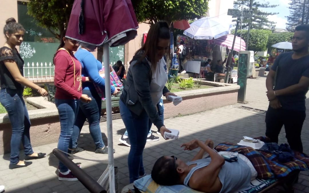 Estudiantes Reparten Alimentos Plaza Principal Tepic